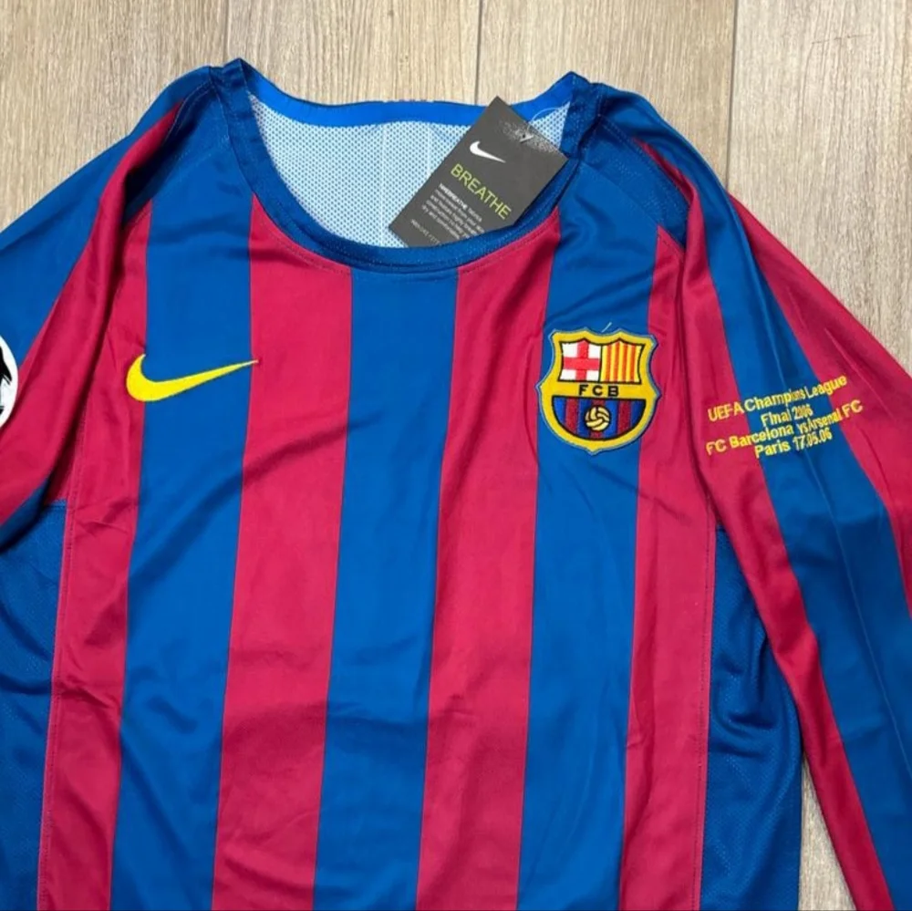 Jersey Soccer Version Retro Team Barcelona Ronaldinho#10 Long Sleeve - Picture 4 of 8